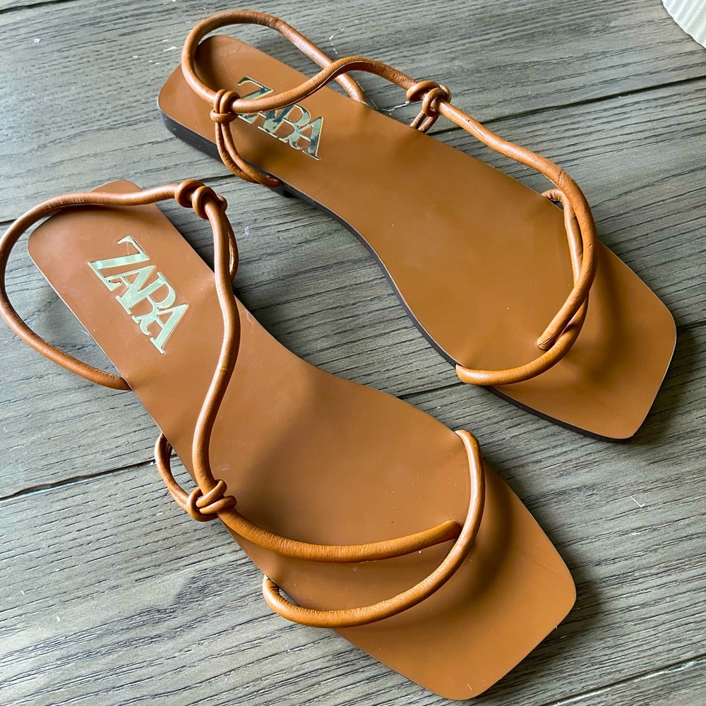 Flat sandals